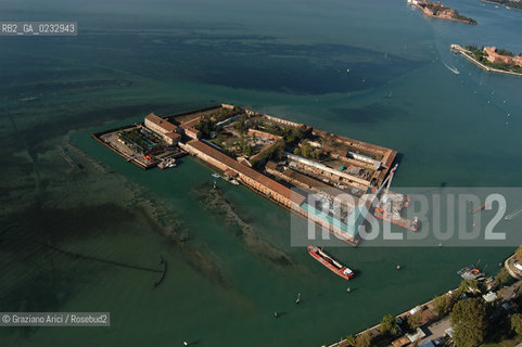 LAGUNA DI VENEZIA - ISOLA DEL LAZZARETTO VECCCHIO ©Graziano Arici/Rosebud2 FOTO AEREA