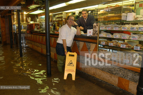 VENEZIA 10/11/04 - ALTA MAREA ©Graziano Arici/Rosebud2 ACQUA ALTA