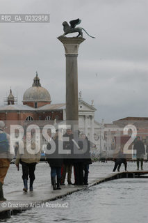 VENEZIA 10/11/04 - ALTA MAREA ©Graziano Arici/Rosebud2 ACQUA ALTA