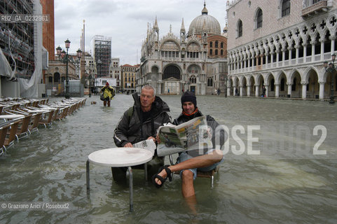 VENEZIA 10/11/04 - ALTA MAREA ©Graziano Arici/Rosebud2 ACQUA ALTA