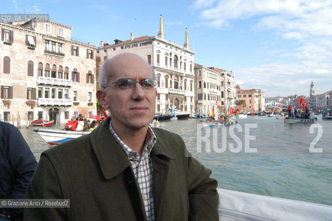 VENEZIA 13/11/04 MANIFESTAZIONE DEL PARTITO DI RIFONDAZIONE COMUNISTA E DEL MOVIMENTO NO GLOBAL CONTRO LASSEMBLEA PARLAMENTARE DELLA NATO : VITTORIO AGNOLETTO ©Graziano Arici/Rosebud2