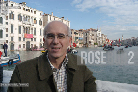 VENEZIA 13/11/04 MANIFESTAZIONE DEL PARTITO DI RIFONDAZIONE COMUNISTA E DEL MOVIMENTO NO GLOBAL CONTRO LASSEMBLEA PARLAMENTARE DELLA NATO : VITTORIO AGNOLETTO ©Graziano Arici/Rosebud2