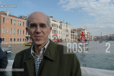 VENEZIA 13/11/04 MANIFESTAZIONE DEL PARTITO DI RIFONDAZIONE COMUNISTA E DEL MOVIMENTO NO GLOBAL CONTRO LASSEMBLEA PARLAMENTARE DELLA NATO : VITTORIO AGNOLETTO ©Graziano Arici/Rosebud2