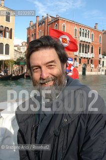 VENEZIA 13/11/04 MANIFESTAZIONE DEL PARTITO DI RIFONDAZIONE COMUNISTA E DEL MOVIMENTO NO GLOBAL CONTRO LASSEMBLEA PARLAMENTARE DELLA NATO :  PAOLO CACCIARI ©Graziano Arici/Rosebud2