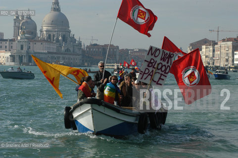 VENEZIA 13/11/04 MANIFESTAZIONE DEL PARTITO DI RIFONDAZIONE COMUNISTA E DEL MOVIMENTO NO GLOBAL CONTRO LASSEMBLEA PARLAMENTARE DELLA NATO ©Graziano Arici/Rosebud2