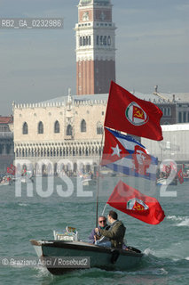 VENEZIA 13/11/04 MANIFESTAZIONE DEL PARTITO DI RIFONDAZIONE COMUNISTA E DEL MOVIMENTO NO GLOBAL CONTRO LASSEMBLEA PARLAMENTARE DELLA NATO  ©Graziano Arici/Rosebud2
