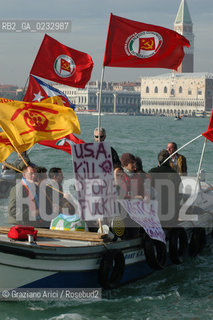 VENEZIA 13/11/04 MANIFESTAZIONE DEL PARTITO DI RIFONDAZIONE COMUNISTA E DEL MOVIMENTO NO GLOBAL CONTRO LASSEMBLEA PARLAMENTARE DELLA NATO  ©Graziano Arici/Rosebud2