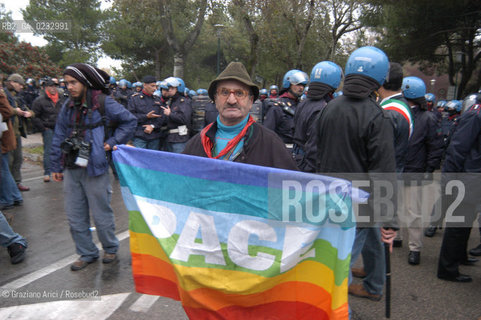 VENEZIA 13/11/04 MANIFESTAZIONE DI DISOBBEDIENTI LA LIDO CONTRO LASSEMBLEA PARLAMENTARE DELLA NATO  ©Graziano Arici/Rosebud2