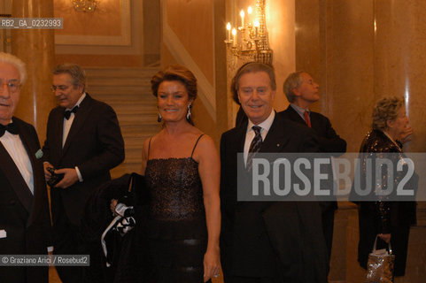 VENEZIA 12/11/04 APERTURA DELLA STAGIONE OPERISTICA AL GRAN TEATRO LA FENICE LINDUSTRIALE TABACCHI E SIGNORA ©Graziano Arici/Rosebud2