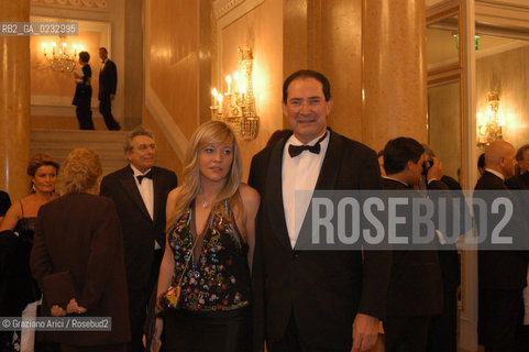 VENEZIA 12/11/04 APERTURA DELLA STAGIONE OPERISTICA AL GRAN TEATRO LA FENICE : IL GOVERNATORE DEL VENTO GALAN CON SANDRA ©Graziano Arici/Rosebud2