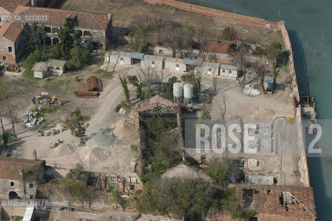 VENEZIA MARZO 2005 - LISOLA DEL LAZZARETTO VECCHIO  ©Graziano Arici/Rosebud2 FOTO AEREA.