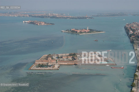 VENEZIA MARZO 2005 - LISOLA DEL LAZZARETTO VECCHIO  ©Graziano Arici/Rosebud2 FOTO AEREA.