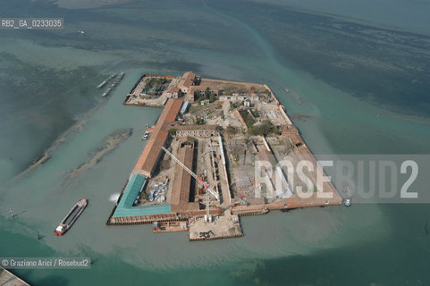 VENEZIA MARZO 2005 - LISOLA DEL LAZZARETTO VECCHIO  ©Graziano Arici/Rosebud2 FOTO AEREA.