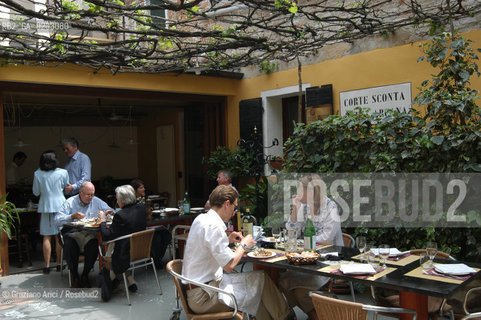 VENEZIA MAGGIO 2005 THE RESTAURANT  LA CORTE SCONTA ©Graziano Arici/Rosebud2 GASTRONOMIA RISTORANTE