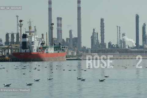 VENEZIA SETTEMBRE 2005 - PORTO MARGHERA -  INDUSTRIAL AREA ©Graziano Arici/Rosebud2 FABBRICHE