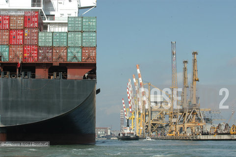 VENEZIA SETTEMBRE 2005 - PORTO MARGHERA -  THE VENICE HARBOUR ©Graziano Arici/Rosebud2 PORTO COMMERCIALE