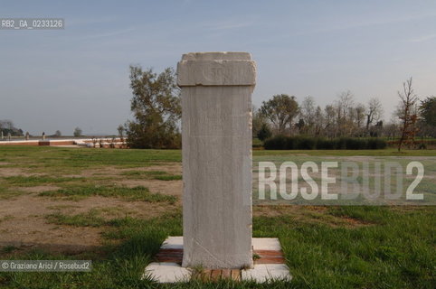 1/11/05 - ISOLA DI S.ERASMO - PERCORSI NATURALISTICI EDUCATIVI -©Graziano Arici/Rosebud2 LAGUNA CIPPO DI CONTERMINAZIONE
