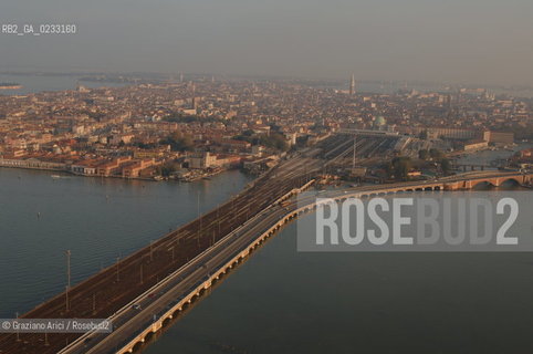 VENEZIA 18/09/05 FOTO AEREE DI VENEZIA VISTA DAL PONTE DELLA LIBERTA ©Graziano Arici/Rosebud2  LAGUNA