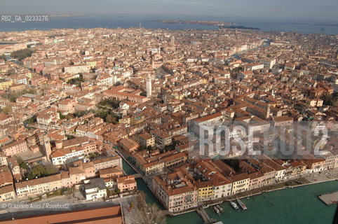 VENEZIA 1/12/05 - FOTO AEREA DI VENEZIA QUARTIERE DORSODURO E S.CROCE ©Graziano Arici/Rosebud2