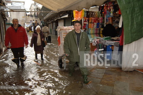 VENEZIA 3/12/05 ALTA MAREA A VENEZIA @ Graziano Arici/Rosebud2 ACQUA ALTA