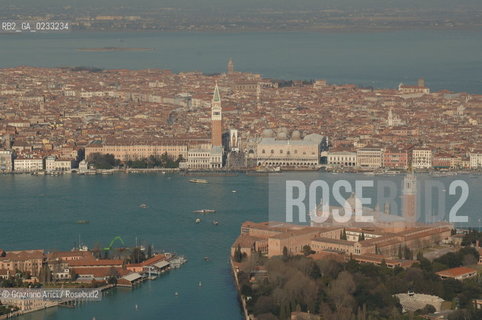 VENEZIA GENNAIO 2006 -FOTO AEREA DI VENEZIA CON LISOLA DI S.GIORGIO  @ Graziano Arici/Rosebud2