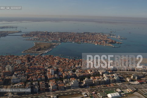 VENETO GENNAIO 2006 -FOTO AEREA DI SOTTOMARINA CON CHIOGGIA  @ Graziano Arici/Rosebud2