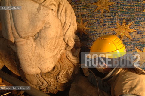 VENEZIA 24 FEBBRAIO 2006 - LAVORI DI RESTAURO DELLA TORRE DELLOROLOGIO ©Graziano Arici/Rosebud2 BRANDOLIN & DOTTOR OROLOGIO