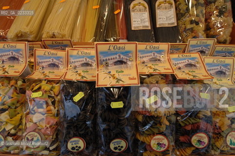 VENEZIA 2006 - TURISMO A VENEZIA KITSCH MASCHERA GASTRONOMIA ©Graziano Arici/Rosebud2