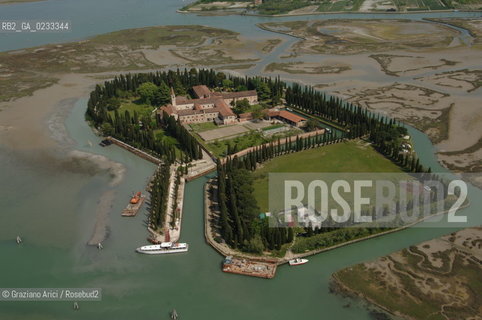 VENEZIA 25 MAGGIO 2006 - FOTO AEREA DELLE BARENE IN LAGUNA NORD E DELLISOLA DI S.FRANCESCO DEL DESERTO ©Graziano Arici/Rosebud2 BARENA LAGUNA