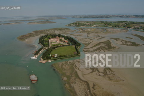 VENEZIA 25 MAGGIO 2006 - FOTO AEREA DELLE BARENE IN LAGUNA NORD E DELLISOLA DI S.FRANCESCO DEL DESERTO ©Graziano Arici/Rosebud2 BARENA LAGUNA