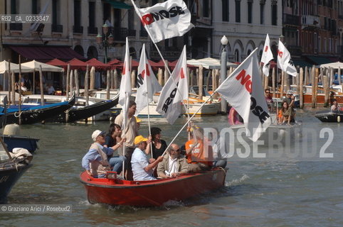 VENICE 22/05/06 MANIFESTATION AGAINST THE MOSE PROJECT. THE MOSE PROJECT IS THE THE DIGUE SYSTEM AGAINST THE HIGH TIDE IN VENICE ©Graziano Arici/Rosebud2 MANIFESTAZIONE PROTESTA