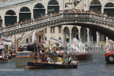 VENICE 22/05/06 MANIFESTATION AGAINST THE MOSE PROJECT. THE MOSE PROJECT IS THE THE DIGUE SYSTEM AGAINST THE HIGH TIDE IN VENICE ©Graziano Arici/Rosebud2 MANIFESTAZIONE PROTESTA