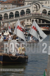 VENICE 22/05/06 MANIFESTATION AGAINST THE MOSE PROJECT. THE MOSE PROJECT IS THE THE DIGUE SYSTEM AGAINST THE HIGH TIDE IN VENICE ©Graziano Arici/Rosebud2 MANIFESTAZIONE PROTESTA