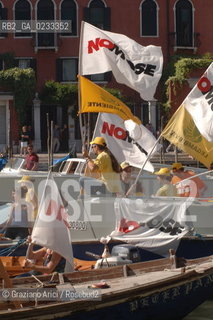VENICE 22/05/06 MANIFESTATION AGAINST THE MOSE PROJECT. THE MOSE PROJECT IS THE THE DIGUE SYSTEM AGAINST THE HIGH TIDE IN VENICE ©Graziano Arici/Rosebud2 MANIFESTAZIONE PROTESTA