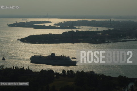 VENEZIA 13/06/06 FOTO AEREE VENEZIA E NAVE  ©Graziano Arici/Rosebud2