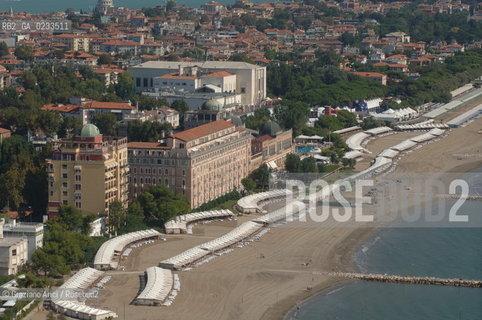 VENEZIA SETTEMBRE 2006 - FOTO AEREE DEL  GRAND HOTEL EXCELSIOR E DEL PALAZZO DEL CINEMA AL  LIDO DI VENEZIA ©Graziano Arici/Rosebud2 ALBERGO