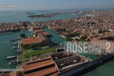VENEZIA SETTEMBRE 2006 -  FOTO AEREE DELLARSENALE A CASTELLO  ©Graziano Arici/Rosebud2