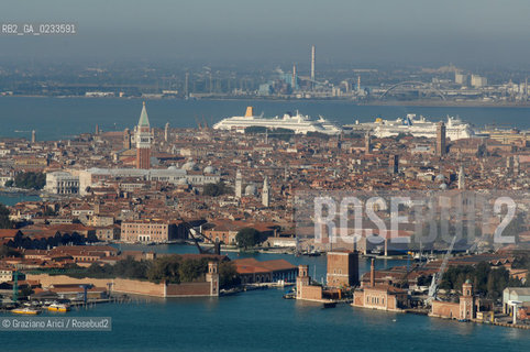 VENEZIA 10/10/06 FOTO AEREE AI LAVORI IN CORSO  PER LA RICOSTRUZIONE VENEZIA ARSENALE ©Graziano Arici/Rosebud2 CONSORZIO VENEZIA NUOVA LAGUNA