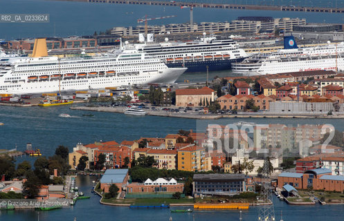 VENEZIA 10/10/06 FOTO AEREE PORTO PASSEGGERI ©Graziano Arici/Rosebud2 NAVE