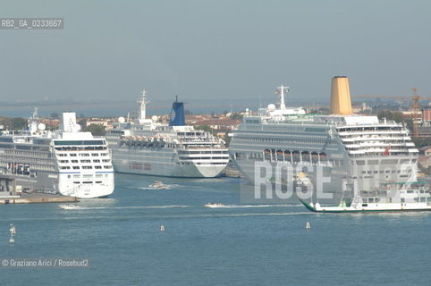VENEZIA 10/10/06 FOTO AEREA VENEZIA PORTO PASSEGGERI NAVE ©Graziano Arici/Rosebud2