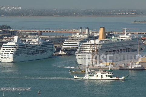 VENEZIA 10/10/06 FOTO AEREA VENEZIA PORTO PASSEGGERI NAVE ©Graziano Arici/Rosebud2
