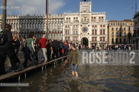 VENEZIA 24 OTTOBRE 2006 - ALTA MAREA IN PIAZZA S.MARCO @ Graziano Arici/Rosebud2 TURISMO ACQUA ALTA