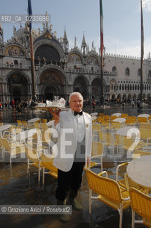 VENEZIA 24 OTTOBRE 2006 - ALTA MAREA IN PIAZZA S.MARCO @ Graziano Arici/Rosebud2 TURISMO ACQUA ALTA