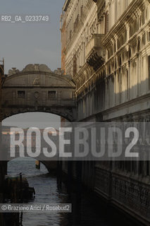 VENEZIA LUGLIO 2007 -  PONTE DEI SOSPIRI E PALAZZO DUCALE IN RIO DELLA CANONICA  - @ Graziano Arici/Rosebud2