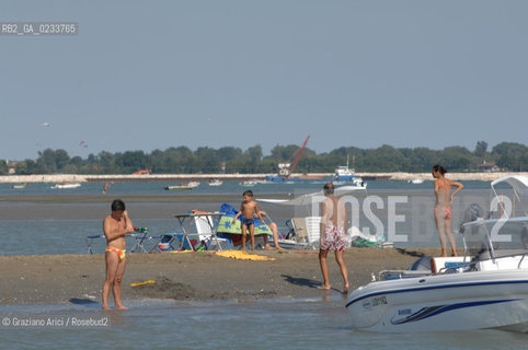 VENEZIA 14/07/07 - BACAN SULLA BOCCA DI PORTO DEL LIDO ©Graziano Arici/Rosebud2 SPIAGGIA MOSE CONSORZIO VENEZIA NUOVA BARCA