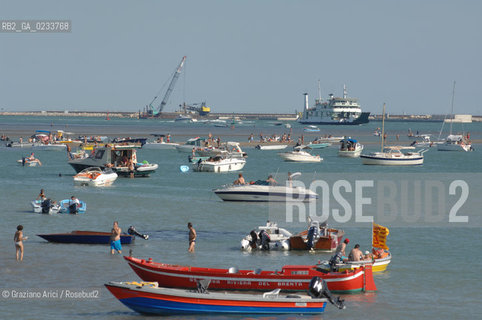 VENEZIA 14/07/07 - BACAN SULLA BOCCA DI PORTO DEL LIDO ©Graziano Arici/Rosebud2 SPIAGGIA MOSE CONSORZIO VENEZIA NUOVA BARCA
