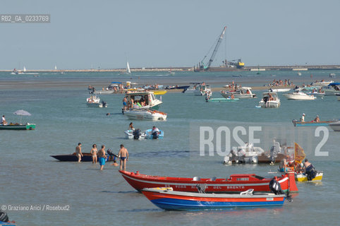 VENEZIA 14/07/07 - BACAN SULLA BOCCA DI PORTO DEL LIDO ©Graziano Arici/Rosebud2 SPIAGGIA MOSE CONSORZIO VENEZIA NUOVA BARCA