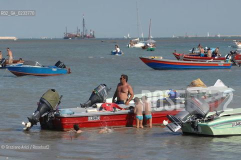 VENEZIA 14/07/07 - BACAN SULLA BOCCA DI PORTO DEL LIDO ©Graziano Arici/Rosebud2 SPIAGGIA MOSE CONSORZIO VENEZIA NUOVA BARCA