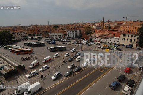 VENEZIA AGOSTO 2007 - PIAZZALE ROMA @ Graziano Arici/Rosebud2