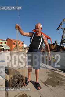 VENEZIA 4/08/07 - LIDO PELLESTRINA ©Graziano Arici/Rosebud2 SPIAGGIA PESCA MURAZZI